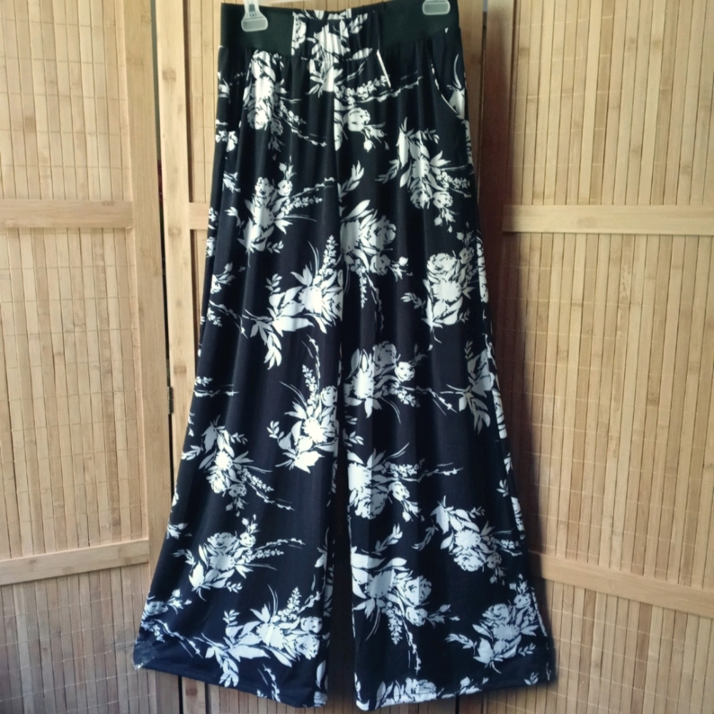 New Black/white print pants